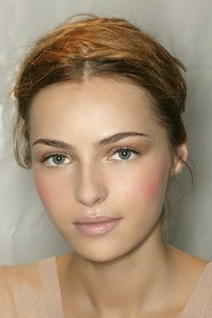 6 MAKEUP ARTIST HABITS THAT CAN BOOST YOUR HEALTH