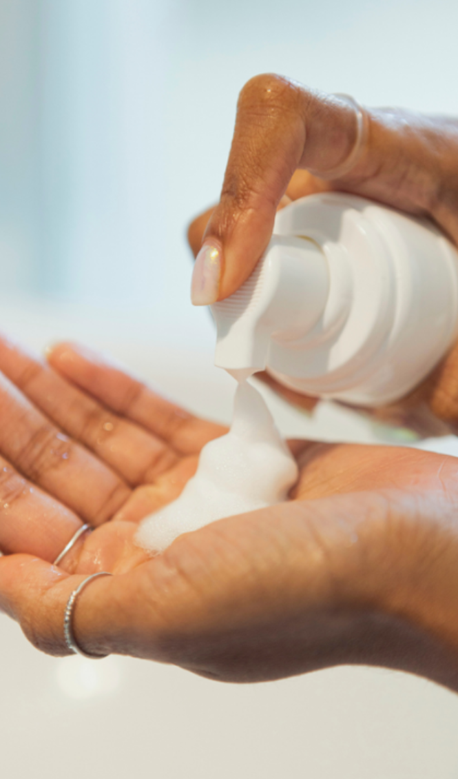 A person applying a foamy, gentle cleanser to their hands, perfect for daily skin hydration and cleansing. Ideal for removing impurities, supporting a refreshed and rejuvenated complexion with hydrating ingredients.